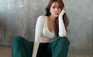 韩美女网红再度走红 转行当老板娘网友捧场：自己做模特晒美照