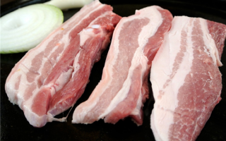 猪肉价格暴跌一半 养殖企业大面积跌停：近20年利润一次清零