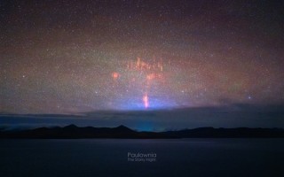 喜马拉雅山脉爆发红色精灵闪电 景象壮观：专家揭秘这到底是什么？