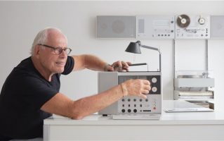 坐上特斯拉 为何她们都喊热？