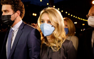 “女版乔布斯”血液检测欺诈案成立，被告律师申请取消有罪裁决