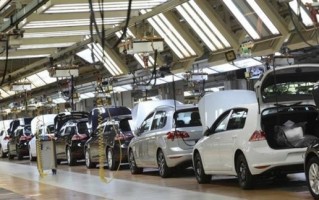 单车能源成本暴涨十几倍！大众汽车：考虑将欧洲生产线外迁