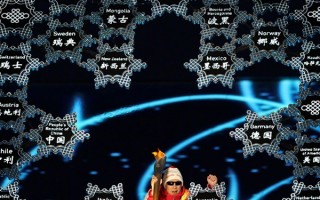 第一次！盲人点燃北京冬残奥主火炬：鸟巢上空绽放紫色雪花