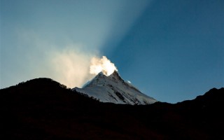 世界第八大高峰发生雪崩：多人被埋失踪