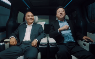 李书福、丁磊相约在极氪009车上看球！网易AI预测阿根廷3:0会赢