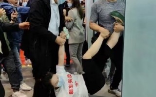 曾称车顶维权女车主没有撒谎！今日头条及用户被特斯拉索赔50万元