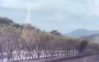 特斯拉高速上两次撞护栏 开没开自动辅助驾驶成谜