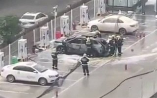 自燃都火不起来：这一新势力车企站到悬崖边了