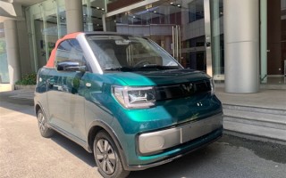 申购人数破10万 宏光MINI EV敞篷版实车亮相：红色软顶吸睛