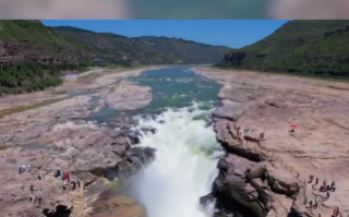 黄河壶口瀑布再现清流飞瀑景观 出现道道彩虹