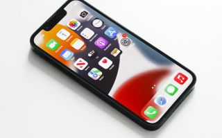 苹果 iPhone 13 存在维修限制：更换屏幕可能会破坏 Face ID