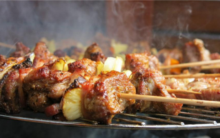 网友称乐山油炸串串不健康建议取缔 引发争议！官方回应获点赞