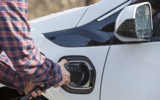 中汽协发布新能源汽车下乡车型最新目录申报通知，申报车型优惠后应在 20 万元以内