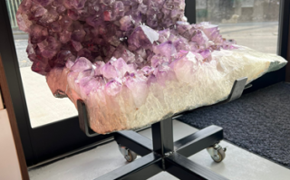 2万多的日本水晶椅看着太像刑具：屁股瑟瑟发抖