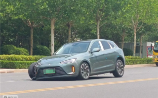 网传AITO问界M5当街断轴 回应：被沃尔沃撞击后脱落