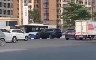 车主曝理想L9新车故障：卡在路口动弹不得、售后前来推车