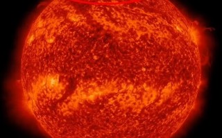 史上首次！NASA拍到太阳北极一块断裂脱落 还在藕断丝连