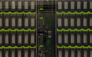 不开玩笑 HDD机械盘浸入“水”中很管用：温度凉了