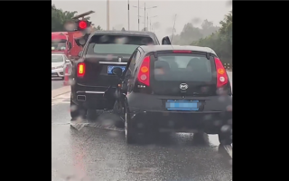比亚迪F0追尾劳斯莱斯库里南引热议 网友：太难了