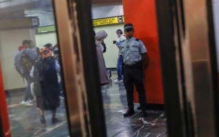 墨西哥地铁发生车厢脱节事故 乘客：现场还有爆裂声