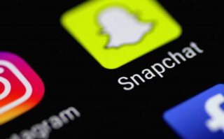 Snap 暴跌拉响数字广告业警报，谷歌、脸书等市值集体蒸发 2900 亿