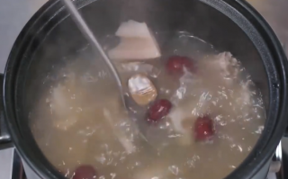 骨头汤真的补钙吗？不要被白色汤汁给骗了