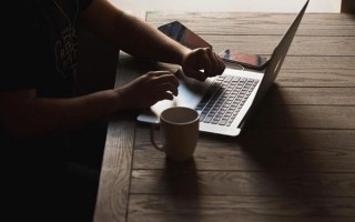 我在知乎“编故事”：一个赞能抵10块钱 轻松月入过万