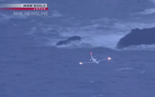 日本载26人观光船遇险失联 求救时船体出现30度倾斜：当天风浪较大