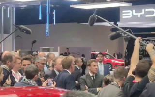 牌面拉满！马克龙亮相巴黎车展比亚迪展台