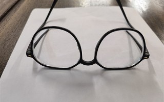 小学生上网课两月近视猛涨200度急坏母亲 中小学生近视率激增：专家释疑