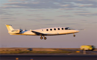 全球第一架全电动飞机完成首航：高度达千米、可载重1200公斤