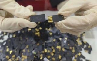 藏得太深！女子裆部藏2415张SD卡入境被海关查获