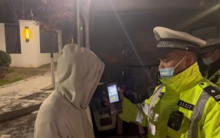 父子俩酒驾双双被查：父亲先行一步探路 但消息无法传给儿子