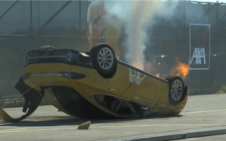 全球最大保险公司伪造特斯拉碰撞测试起火 使用烟火强行“自燃”