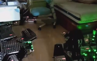 北京一小区汽车遥控集体失灵 专业人士排查后发现罪魁祸首！