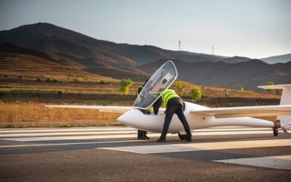 奇瑞发动机够狠！星途凌云拖无动力飞机 成功将其送上天