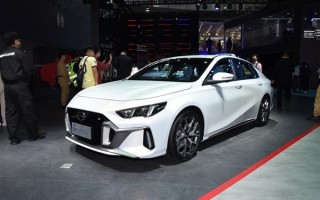 国产网红轿跑影豹混动版来了：一箱油1500公里 或13.8万起