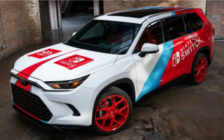 买车送游戏机 丰田展示任天堂涂装版“大汉兰达”：内置大屏