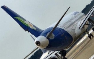 两架飞机在韩国仁川机场相撞 机上共118名乘客：原因成谜