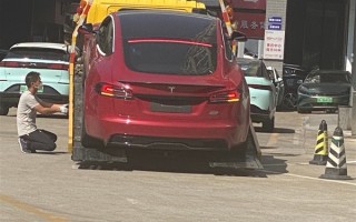 国内首现“地表最快电动车”！售价超百万的特斯拉Model S Plaid曝光