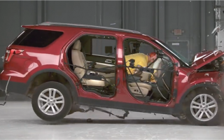 后排不系安全带危害有多大？IIHS实测：能害死前排乘客