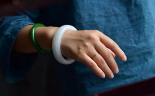 翡翠好还是和田玉好 和田玉好还是翡翠好有什么区别