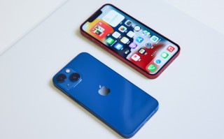 iPhone 13 mini 通过 MagSafe 充电峰值功率仍限制在 12W 以内