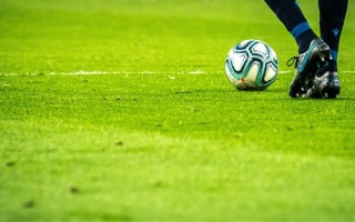 4比1送走韩国 巴西球员轮流摸罗纳尔多双腿蹭欧气 “小熊”说要继续跳舞直到决赛