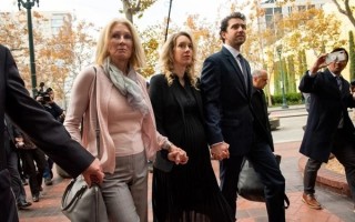 号称开发出滴血验癌技术！女版乔布斯被判入狱11年