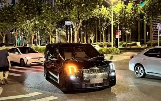 全球首搭宁德时代麒麟电池 极氪009实车曝光：车头“刨丝器”瞩目