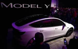 受产能限制，特斯拉柏林工厂暂时只生产黑、白色的 Model Y