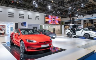 不止Model S/X Plaid！特斯拉人形机器人中国首秀：售价不超15万