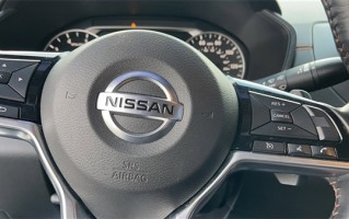 车标成伤人凶器 日产召回超40万辆汽车