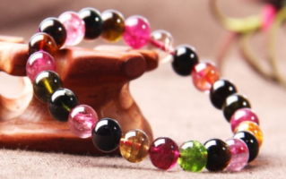 碧玺的寓意和象征 碧玺的功效与作用寓意